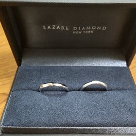 【ラザール ダイヤモンド(LAZARE DIAMOND)の口コミ】 シンプルでありながら、ダイヤモンドが流れるようにキレイにあしらわれて…