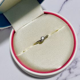 【MILK&Strawberry(ミルクアンドストロベリー)の口コミ】 リングが細めのタイプで脱着がスムーズに行えます。
真正面から見るとゆる…