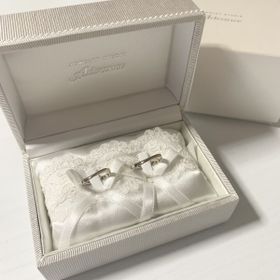 【JEWELRY STUDIO Advance(ジュエリースタジオアドバンス)の口コミ】 細身のウェーブで、女性はダイヤ1石、男性は艶消し加工のできるリングを探…