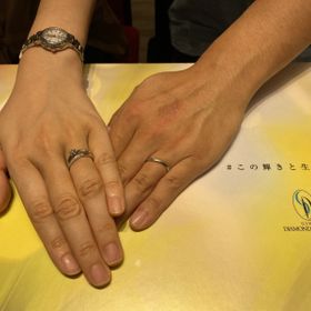 【銀座ダイヤモンドシライシの口コミ】 担当者の方と一緒に色々試着しながら、デザイン重視で決めましたが、そこ…