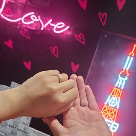 【GALA JEWELRY(ガラジュエリー)の口コミ】 シンプルですが、女性用にはダイヤがついておりキラッとかわいいデザイン…