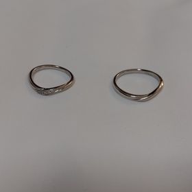 【ケイウノ ブライダル(K.UNO BRIDAL)の口コミ】 Vかウェーブのデザインで、かつ、とにかく細身のデザインを探していました…