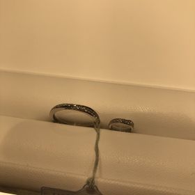 【festaria VOYAGE(フェスタリア ボヤージュ)の口コミ】 ダイヤモンドがふんだんに入っていて、とても華やかな指輪でした。存在感…