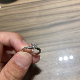 【Galopine & Galopin(ガロピーネガロパン)の口コミ】 指輪のデザインが派手すぎず、かといって地味すぎない品のあるデザインで…