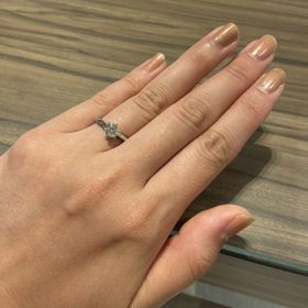 【Galopine & Galopin(ガロピーネガロパン)の口コミ】 落ち着きがあるけど地味すぎず、いい感じでした！真ん中のダイヤが大きく…