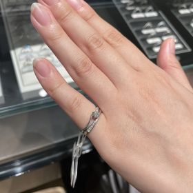 【銀座ダイヤモンドシライシの口コミ】 S字デザイン、ウェーブ状、リング状にダイヤモンドがあしらわれてるのがか…