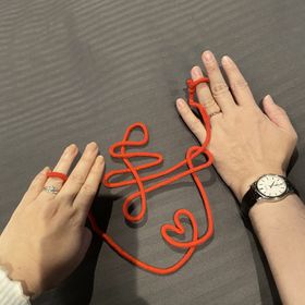 【HOSHI no SUNA 星の砂(ほしのすな)】の口コミ 常につけ続けるので、飽きがこない、素材はプラチナ、夫はシンプル、私はダ...