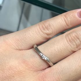 【アイプリモ(I-PRIMO)の口コミ】 シンプルだけど、少しデザイン性もあるのでおしゃれな指輪だと思いました…