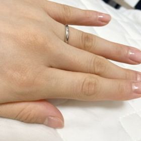 【銀座ダイヤモンドシライシの口コミ】 指輪は普段使いできるようなシンプルなものを探していました。こちらの指…