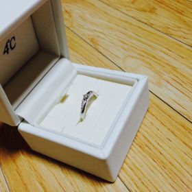 【4℃ BRIDAL(ヨンドシーブライダル)の口コミ】 婚約指輪は自分の好きなデザインが良かったので、プロポーズされてから一…