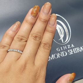 【銀座ダイヤモンドシライシの口コミ】 婚約指輪はハーフエタニティで探していて、色々なブランドのものを試着し…