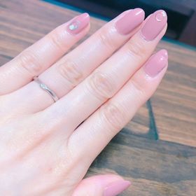 【アンジェリックフォセッテ(Angelique Fossette)の口コミ】 ダイヤと真っ直ぐでない形の指輪を探していました。こちらは小さなダイヤ…