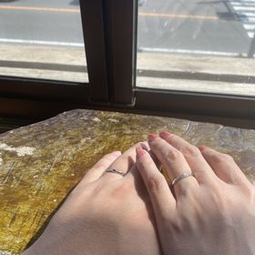 【ラザール ダイヤモンド(LAZARE DIAMOND)の口コミ】 こだわった点は、婚約指輪と重ねてつけられる形で、男性の指も長く見せれ…