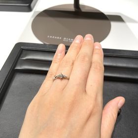 【ラザール ダイヤモンド(LAZARE DIAMOND)の口コミ】 婚約指輪も普段使いをしたかったので、派手すぎないものを探していました…