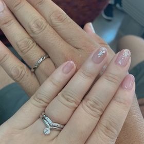 【銀座ダイヤモンドシライシの口コミ】 セットリングで探していました。日頃から指輪の重ね付けをしているので、…