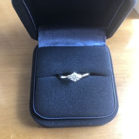【4℃ BRIDAL(ヨンドシーブライダル)の口コミ】 私は価格、ダイヤモンドの大きさを重視して婚約指輪を選びました。具体的…