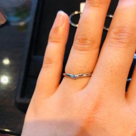 【ケイウノ ブライダル(K.UNO BRIDAL)の口コミ】 デザインに凹凸があり、隙間からは後ろが見えるようになっていました。結…