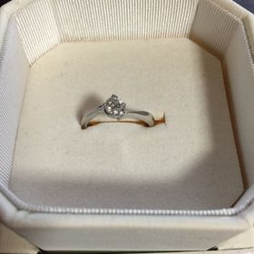 【4℃ BRIDAL(ヨンドシーブライダル)の口コミ】 シンプルなデザインが良く、飽きないデザインが魅力的でした。手がゴツい…