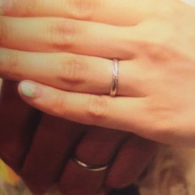 【ジュエリーツツミ(JEWELRY TSUTSUMI)の口コミ】 女性用はダイヤが付いて、男性用はダイヤ無しのシンプルなデザインのペア…