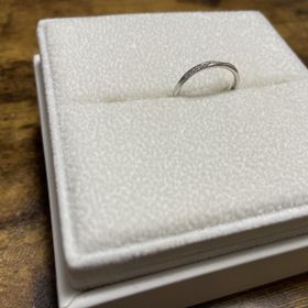 【AFFLUX(アフラックス)の口コミ】 ゼクシィの指輪特集ページを見た時から、この指輪が気になっていました。…