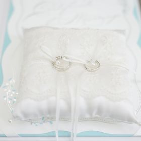 【ROYAL ASSCHER(ロイヤル・アッシャー)の口コミ】 一石のダイヤがついたシンプルな指輪を探しており、ダイヤのつき方、大き…