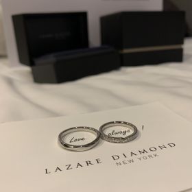 【ラザール ダイヤモンド(LAZARE DIAMOND)の口コミ】 婚約指輪と重ね付けして、似合うものを探していました。形自体はシンプル…