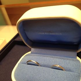 【銀座ダイヤモンドシライシの口コミ】 ゼクシィ相談カウンターで展示されていたもので、一番最初に試着し一目惚…