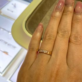 【ヴァン クリーフ＆アーペル(Van Cleef & Arpels)の口コミ】 キラキラと小さなダイヤが合わさってリボンを型どったようなデザインで、…