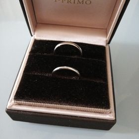 【アイプリモ(I-PRIMO)の口コミ】 デザインのシンプルなものを希望していました。
私はダイヤ有りの細めのタ…