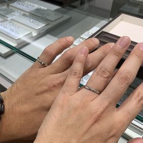 【アイプリモ(I-PRIMO)の口コミ】 仕事柄あまり派手な指輪が出来ない事もあり、シンプルな物を探していめし…