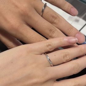 【銀座ダイヤモンドシライシの口コミ】 丸みのあるデザインでしか考えておらず、やや角張ったものは似合わないと…