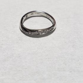 【エクセルコダイヤモンド(EXELCO DIAMOND)の口コミ】 自分の手にとてもしっくりきて、
ダイヤモンドの輝きが凄く綺麗だったのが…