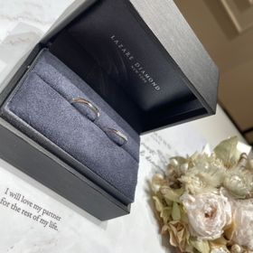 【ラザール ダイヤモンド(LAZARE DIAMOND)の口コミ】 シンプルすぎず派手すぎず、指がキレイに見えるデザインにしました。
好き…