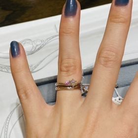 【ケイウノ ブライダル(K.UNO BRIDAL)の口コミ】 ダイヤがウェーブに入っている指輪のデザインを探しており、色々なお店を…