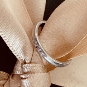 【ラザール ダイヤモンド(LAZARE DIAMOND)の口コミ】 夫婦共に接客業だったので、シンプルかつ馴染みやすいデザインを探してい…