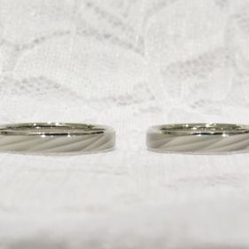 【輪-RIN-の口コミ】 あまり派手でなく、普段付けていられるようなデザインで
つや消しのものが…