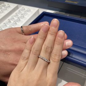 【銀座ダイヤモンドシライシの口コミ】 女性用が347500円、男性用が143000円でした。ハーフエタニティで表面はキ…