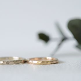 【CRAFY(クラフィ)の口コミ】 あまりきらびやかなデザインが
得意ではなかったので、肌馴染みが良い色合…