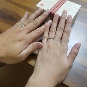 【杢目金屋(もくめがねや)の口コミ】 量産されている一般的な結婚指輪と違い、ひとつの金属からふたつの指輪を…