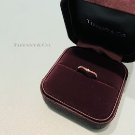 【ティファニー(Tiffany & Co.)の口コミ】 毎日着けるものなので、憧れのティファニーの指輪を希望しておりました。
…