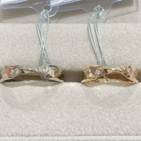 【輪-RIN-の口コミ】 人と被らないようなデザインです！正面にひねりがあり、サイドにダイヤモ…