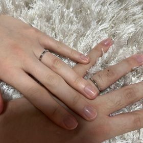 【銀座ダイヤモンドシライシの口コミ】 とにかくつけ心地を重視しました。女性側のリングはそれだけではさみしい…