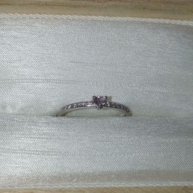 【Bizoux(ビズー)の口コミ】 華やかながら毎日付けられるようなデザインを探していました。お店に行っ…