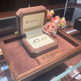 【TANZO.(鍛造指輪)の口コミ】 結婚指輪購入にあたり何店舗も回りましたが、つけ心地の滑らかさが段違い…