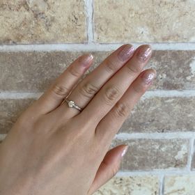 【HOSHI no SUNA 星の砂(ほしのすな)の口コミ】 ダイヤとリングのデザインがとても好みでした。リングがダイヤの輝きを邪…