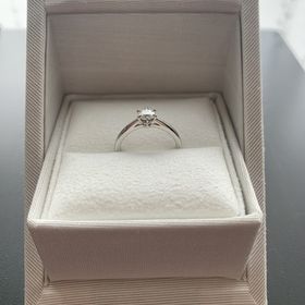 【BIJOUPIKO(ビジュピコ)の口コミ】 他者ブランドと比較し、高品質のダイヤモンドが低価格で購入できる点に満…