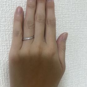 【銀座ダイヤモンドシライシの口コミ】 インスタでこの指輪を着けている方を見て興味を持ちました。もとは太めの…