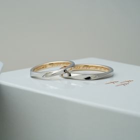 【THREE TREES(スリーツリーズ)の口コミ】 私はゴールド、彼はプラチナ希望でしたので
外側をプラチナ、内側をゴール…