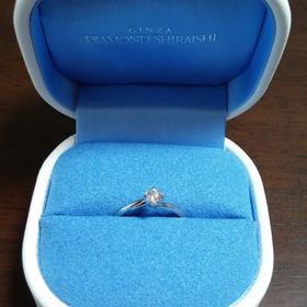 【銀座ダイヤモンドシライシの口コミ】 まずはダイヤモンドの輝きがすごくキラキラで、とっても素敵だったことで…