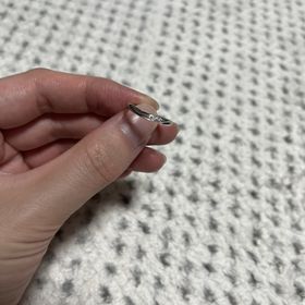 【銀座ダイヤモンドシライシの口コミ】 派手すぎずでもさりげなくポイントがあるところ。ずっとつけるものだから2…